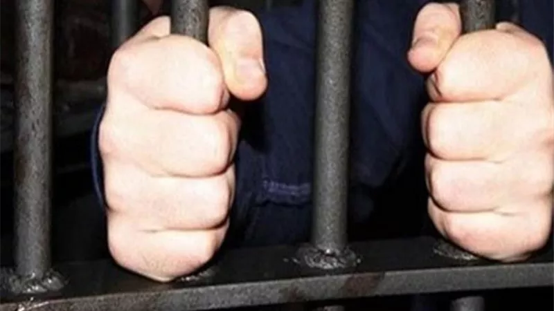 المشدد 5 سنوات والعزل من الوظيفة لأمين الشونة الخائن