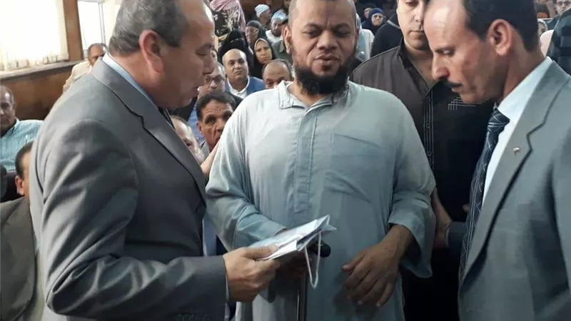 محافظ كفر الشيخ والأورمان يوزعان شهادات آمان وأجهزة طبية