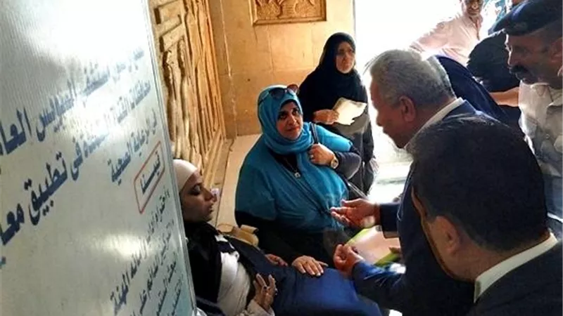 محافظ السويس ومدير الأمن يطمئنان على الطالبات المختنقات