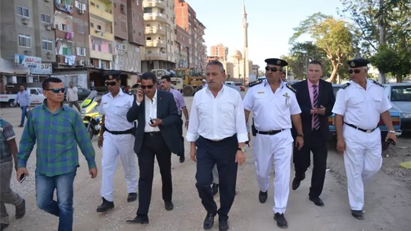 شارع العشرين في الإسماعيلية يتخلص من الإشغالات بحلول مرورية