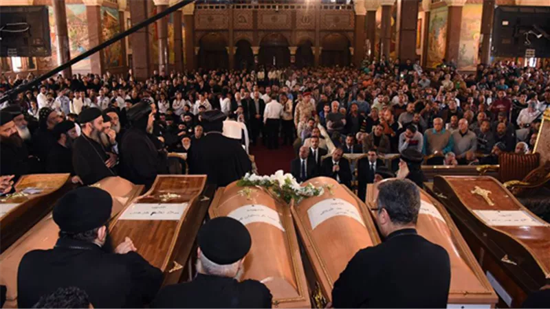 جنازة جماعية للشهداء بكنيسة الامير تادروس بالمنيا .. صباح السبت