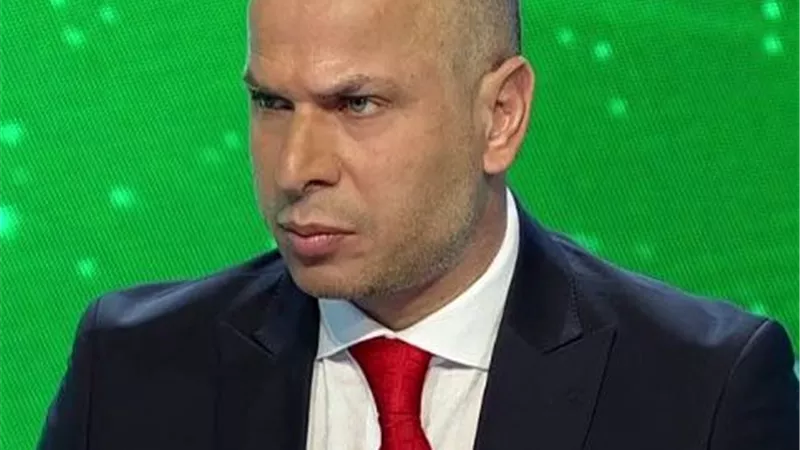وائل جمعة يفتح النار على قناة الاهلى