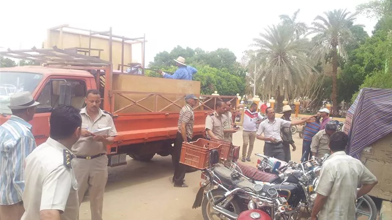 تحرير 122 محضر إشغالات ونقل الباعة الجائلين خلال حملة مكبرة بديروط