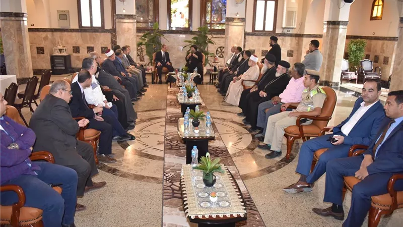 محافظ أسيوط يقدم واجب العزاء فى شهداء حادث المنيا الارهابي
