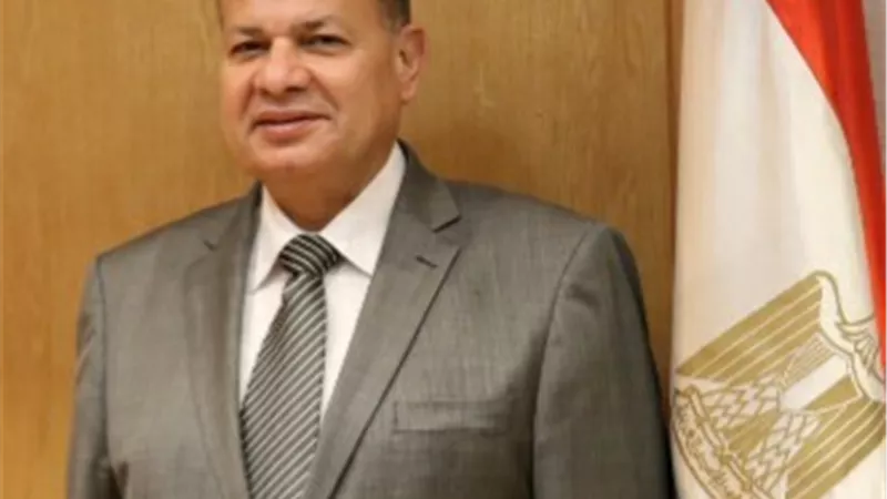 محافظ الفيوم يزيل مبنى مخالف بسنورس