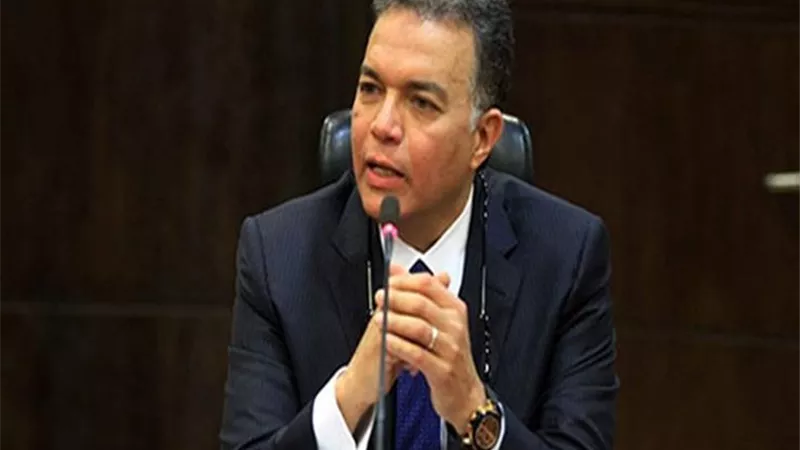 وزير النقل يعلن من اسوان بدء حملة لإزالة المطبات العشوائية من الطرق السريعة