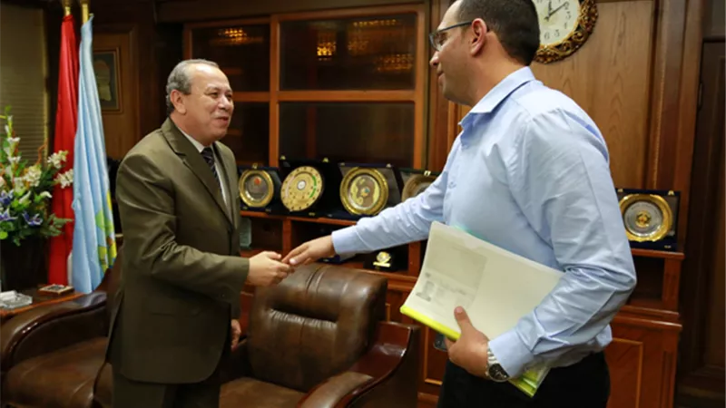 محافظ كفرالشيخ يبحث بنك الاستثمار الأوروبى توسع خدمات الصرف الصحى
