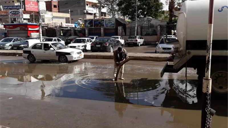تعاون بين البيئه وشركه المياه والصرف ومجلس مدينة العريش لمجابهه الامطار