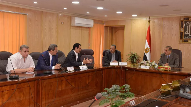 محافظ أسيوط يلتقى بعض المستثمرين لانشاء مجمع خدمات بأسيوط الجديدة