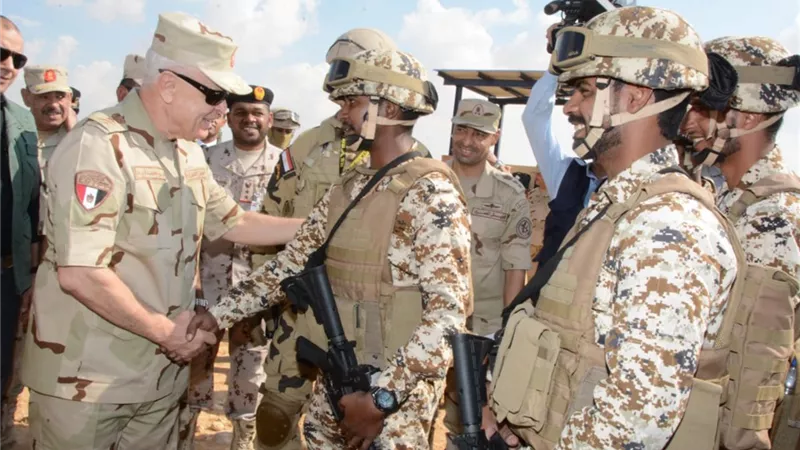 الفريق محمد فريد يتفقد القوات العربية المشاركة فى تدريبات ( درع العرب -1)