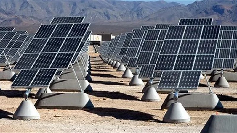 محافظ اسوان يعلن عن إقامة منطقة خدمية متكاملة لمشروع الطاقة الشمسية