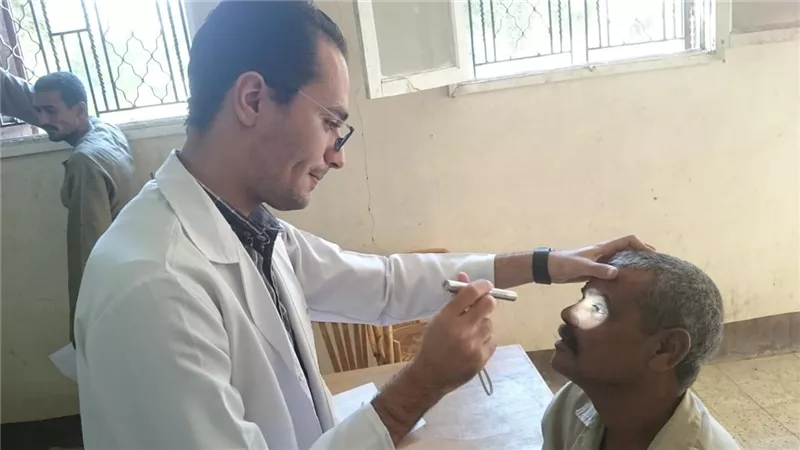 علاج 372 مواطن بقافله جامعه جنوب الوادى