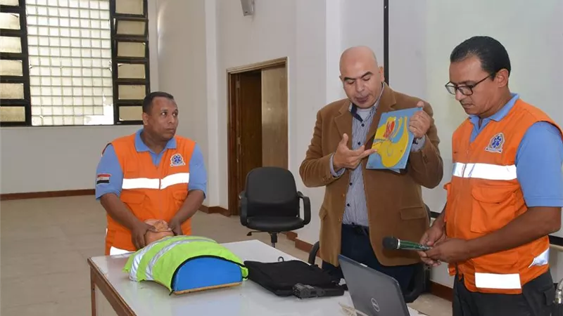 جامعة السويس تدرب طلابها على الإسعافات الإولية والإنقاذ
