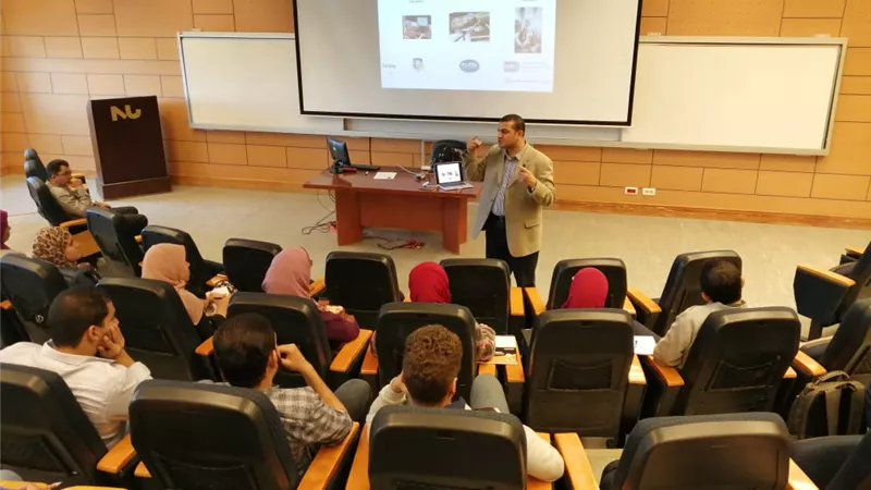 النائب الأول لرئيس البنك الدولي يحاضر في جامعة النيل
