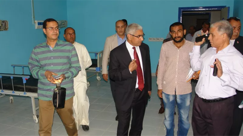 رئيس جامعة جنوب الوادي يتفقد أعمال انشاء مستشفى الطوارئ