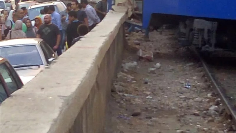 القبض علي المتسبب في خروج ترام الرمل من القضبان
