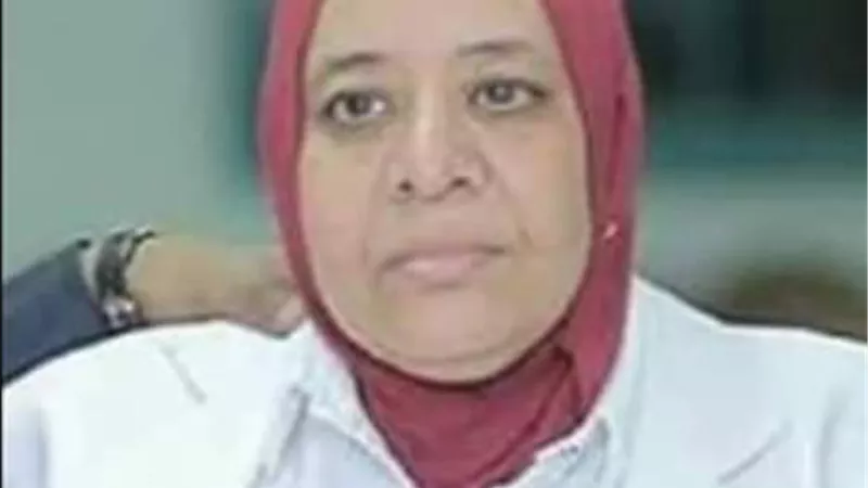عامل يقتل مدرسه لسرقتها