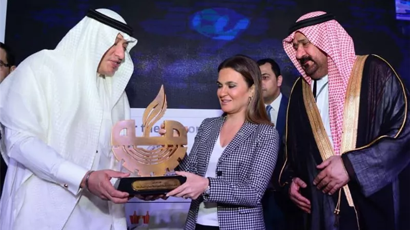غرفتا تجارة مكة وأبوظبي تكرمان سحر نصر كأفضل وزيرة للاستثمار