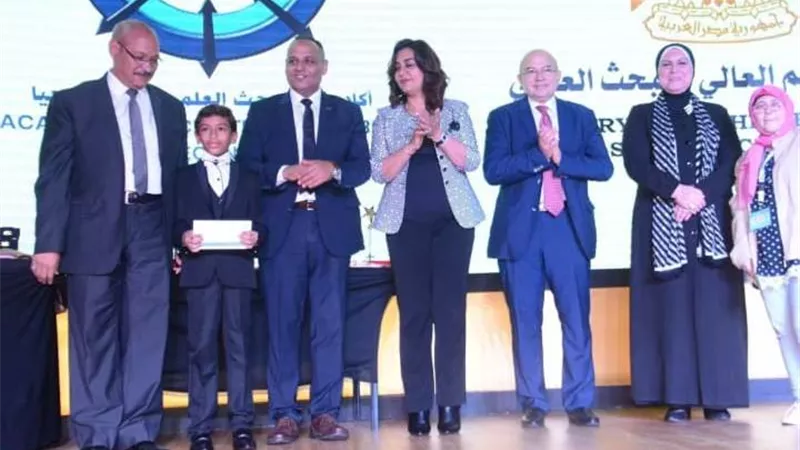 جامعة الطفل بأسوان تحصد المركزين الأول والثالث