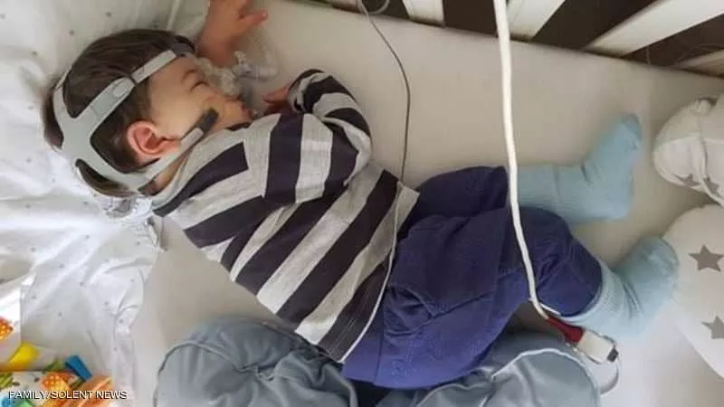 طفل يصاب ب لعنه .. ويواجه الموت في كل مرة ينام فيها