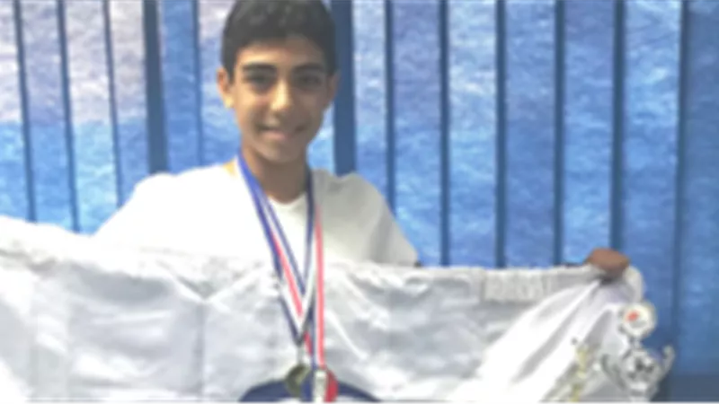مصر للطيران تجدد رعايتها لبطل الاسكواش المصري عبدالله عمرو