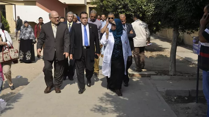 رئيس جامعة القناة يتفقد أقسام المستشفى الجامعي