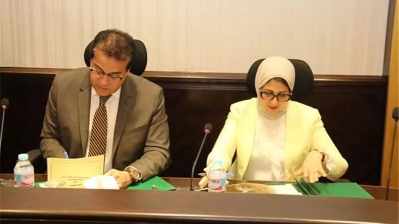 وزيرا التعليم العالى والصحة يوقعان بروتوكولا للتعاون المشترك