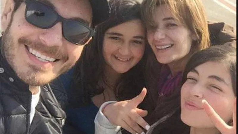 الفنان أحمد زاهر يكشف أسباب منع بناته من التمثيل