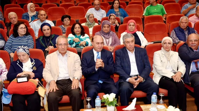 بالصور .. الفريق مميش يستقبل وفد رواد خريجي كلية هندسة القاهرة