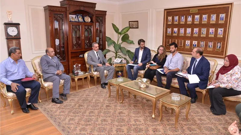 محافظ أسيوط يستقبل وفد المنظمة الدولية للهجرة غير النظامية