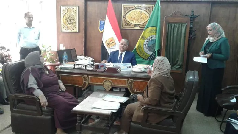 مدير تعليم الإسماعيلية يناقش تطوير منظومة الخدمات الجماهيرية