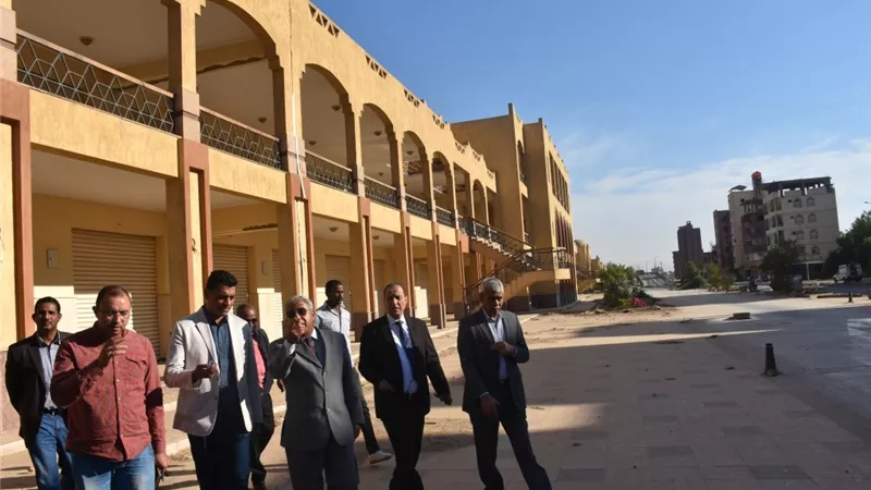 احمد ابراهيم يتفقد مشروع خان أسوان
