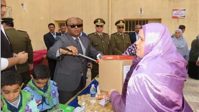 أمن الغربية توزع حلوى المولد وهدايا على طلاب 