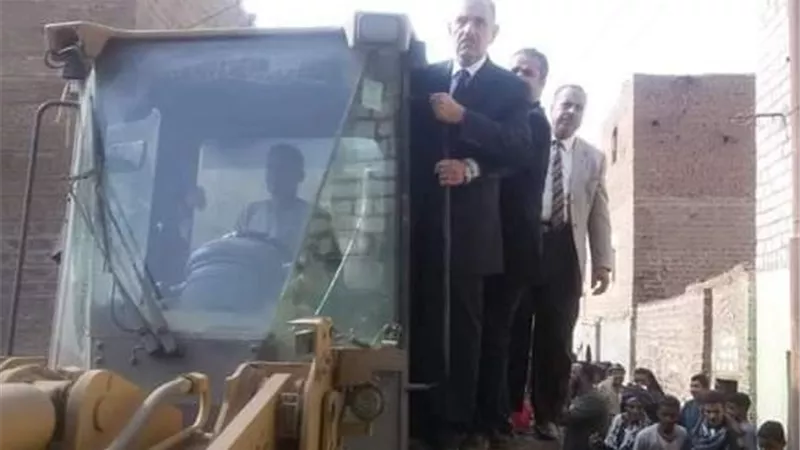 محافظ أسيوط يركب 