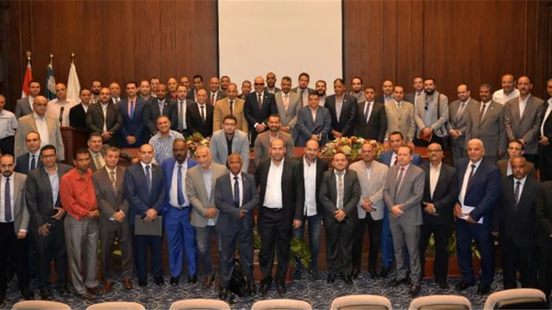 بالصور عمال البترول استعدوا للاحتفال 