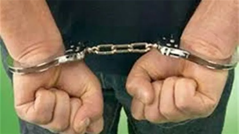 ضبط عامل وربة منزل هاربين من 80 سنة حبس