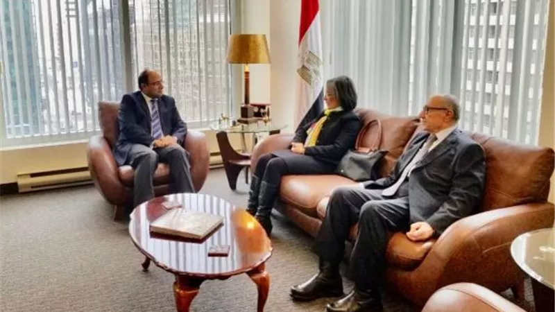 سفير مصر في كندا يلتقي أساتذة الدراسات العربية بجامعة أوتاوا