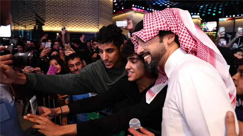 العمانيون في دبي يحتفلون بالعيد الوطني بالعروض المميزة