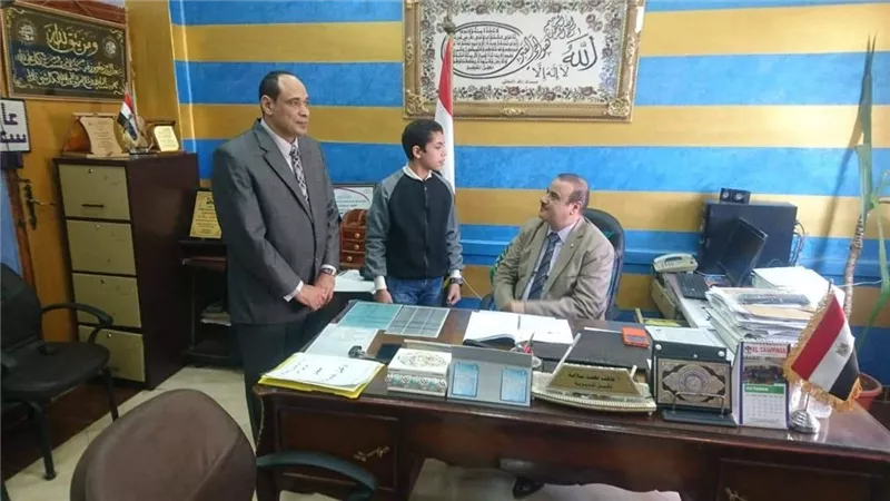 تعليم القليوبية تكرم طالب موهوب فى الغناء والتواشيح الدينية