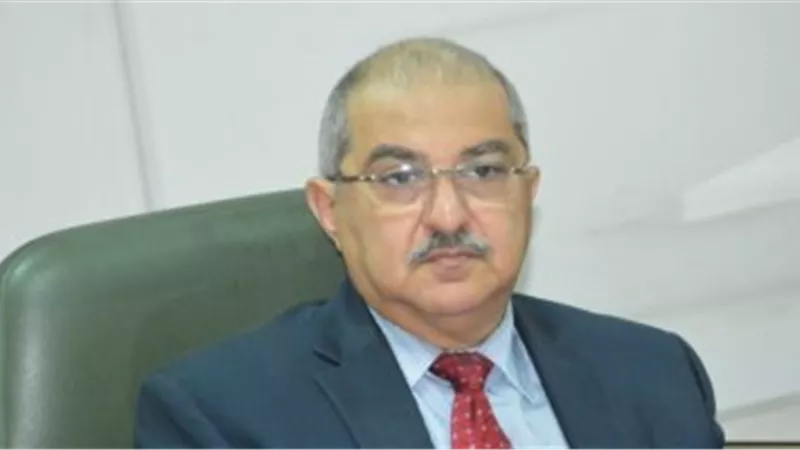 رئيس جامعة أسيوط يجدد ثقته فى عميد كلية طب الأسنان