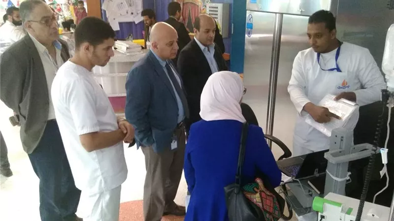 وفد من جامعة أسيوط فى زيارة لمستشفى ٥٧٣٥٧