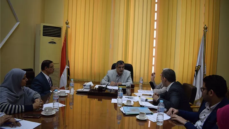 المغربي يوجه بميكنة الإمتحانات والتصحيح الإلكتروني بجامعة بنها