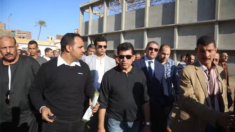 صبحى: التحقيق فى أسباب توقف مشروع إنشاءات مركز شباب نجع حمادي بقنا
