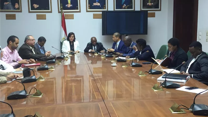 محرز تبحث التعاون مع وزير التنمية الاقتصادية والسياحة والشئون البيئية الجنوب أفريقي