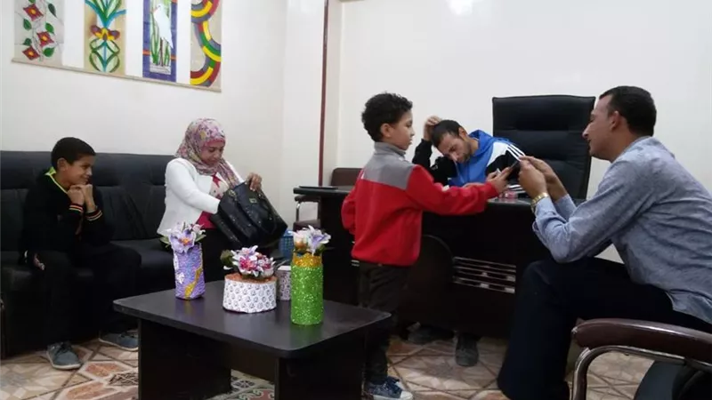 محافظ أسيوط يعلن دعمه ومساندته لحقوق الطفل ودمج ذوى الإعاقة بمراكز الشباب