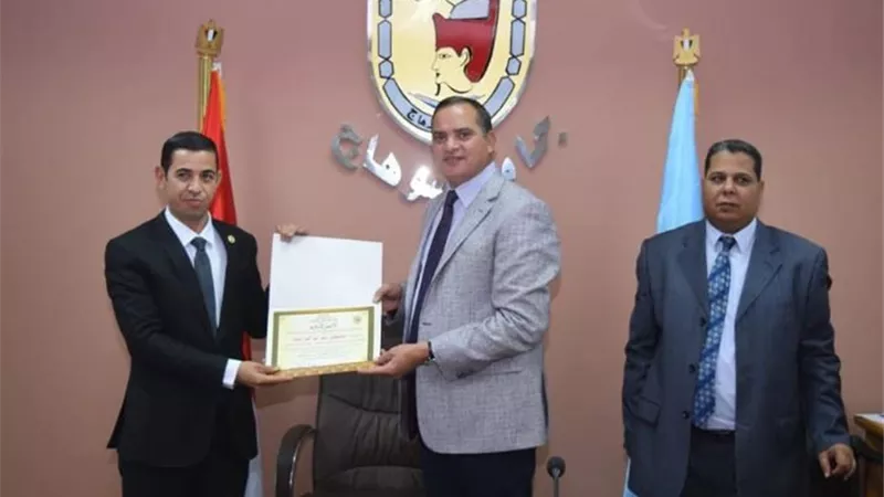 جامعة سوهاج تكرم ٢٥ متدرب لاجتيازهم دورة ‘‘TOT‘‘