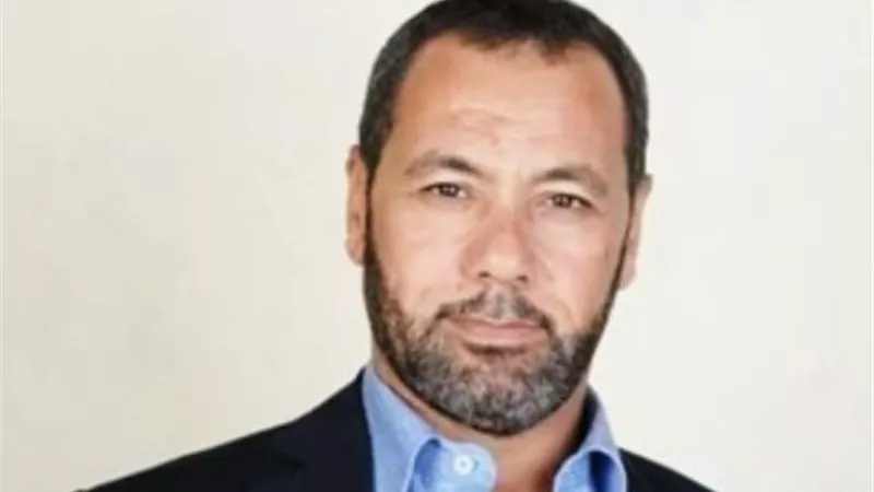 العميري ينفي إلقاء مياه الصرف الصحي في سواح مطروح