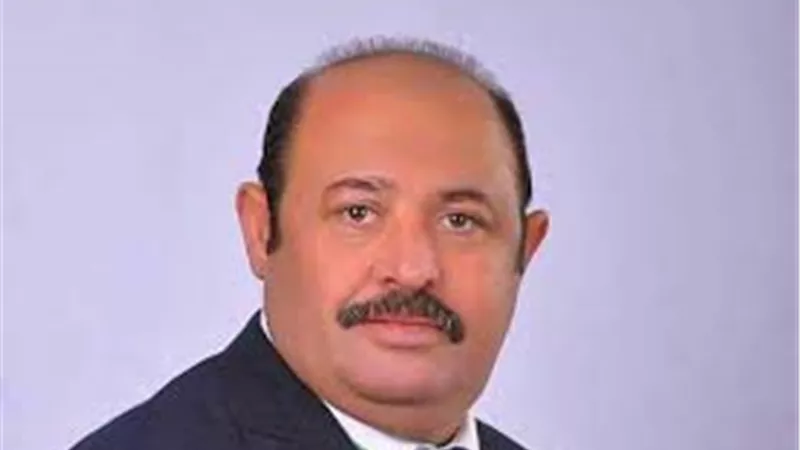 رئيس اتحاد عمال العاشر يطالب بسرعة تشغيل المرفق الداخلى لخدمة طلاب المدارس