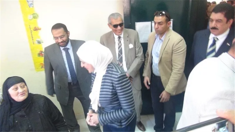 وزيرة الصحه تعنف المسؤلين بمستشفى قليوب بسبب تحصيل مبالغ من المواطنين نظير تحاليل فيرس 
