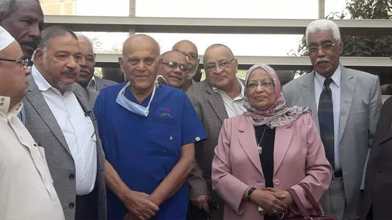 احتفاليه شعبيه اسوانيه لتكريم د. مجدي يعقوب لخدماته الانسانيه وجهوده في علاج القلوب الانسانيه